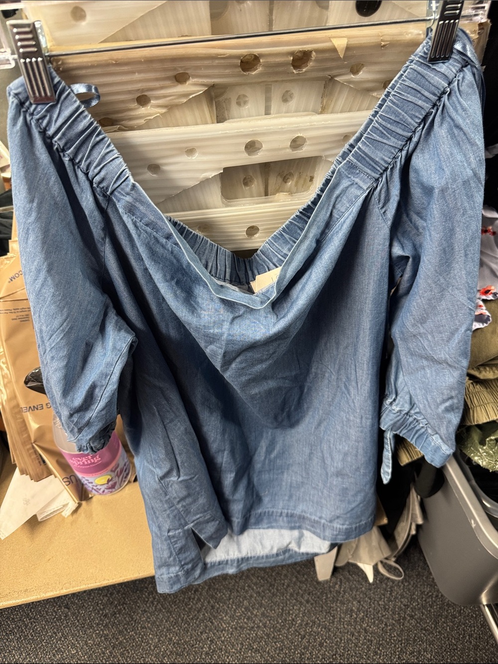Loft off shoulder chambray top M // 100353